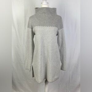 Aspen gray & white chevron tunic Mock Neck  sweater Size Medium Winter EUC